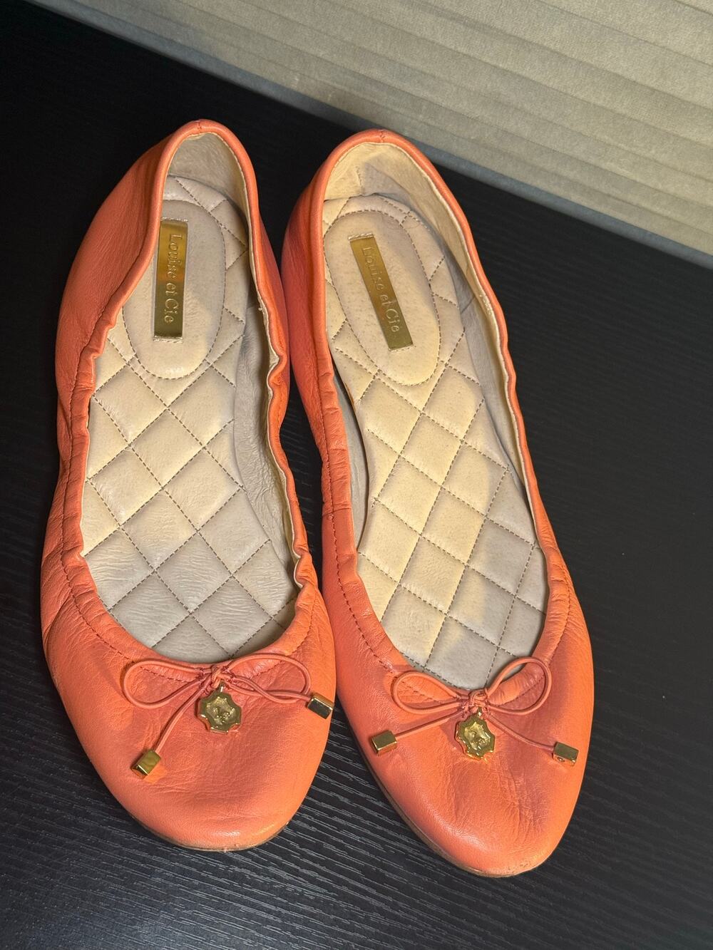 Louise et Cie Coral Orange Leather Ballet Flats Bow Gold Charm Quilted 8M
